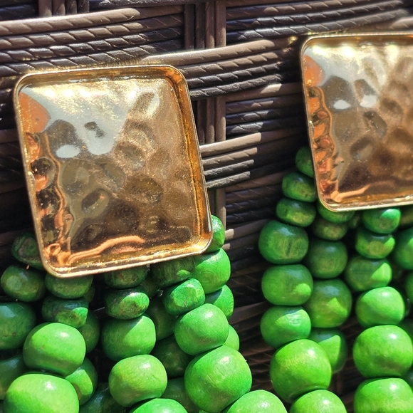 $3 with $5+ Bundle•Chunky Green Bead Earrings JW-14 - Picture 3 of 6